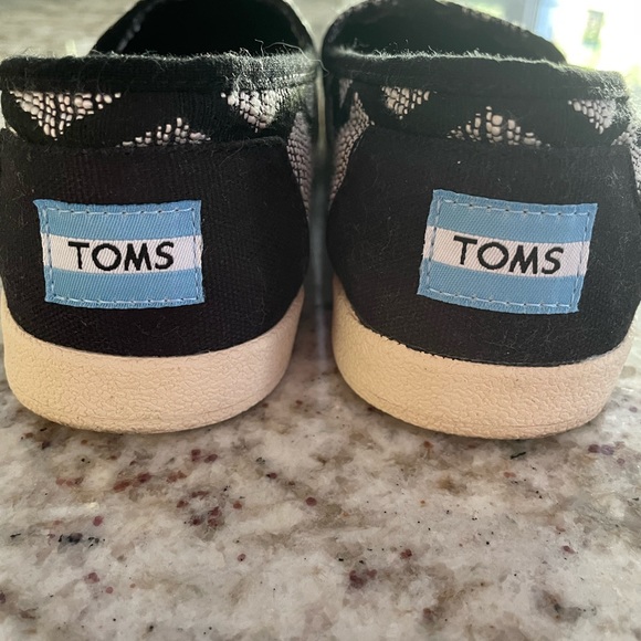 Almost new Toms size 8 - Picture 4 of 6